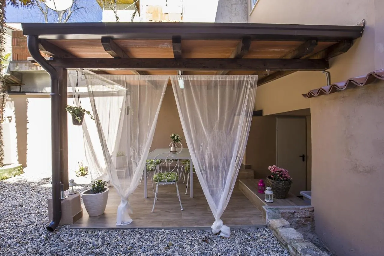 Apartment With Garden And Free Parking Pula