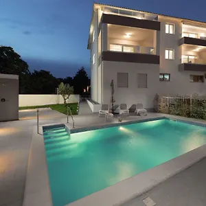  Apartment Viras Luxury